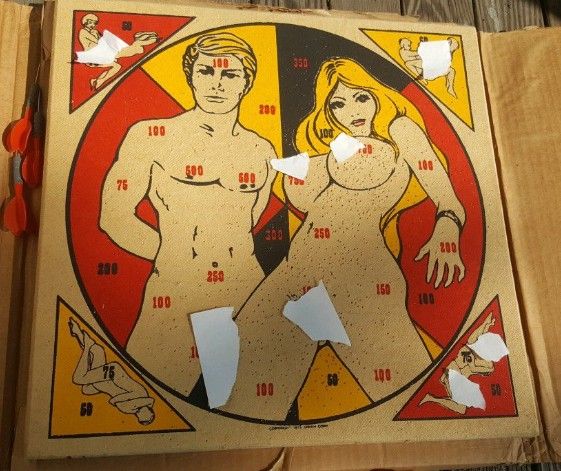 Vintage 1973 Dart Board