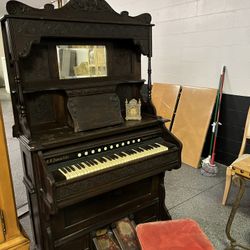 W. W Putnam organ 