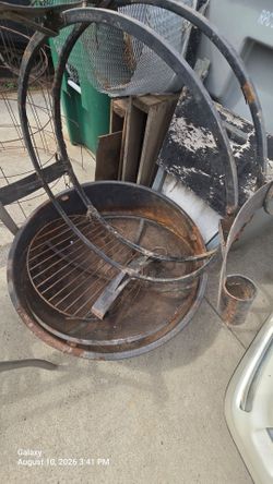 Bomb fire pit ,palletes chair chickin wire free