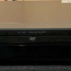JVC DVD/CD PLAYER BLACK WITH REMOTE XV-S40