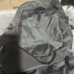 Osprey Talon 22 Daypack (Eclipse Grey) - Excellent Condition + Free Bladder