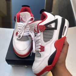Jordan 4 Retro “Fire Red” 