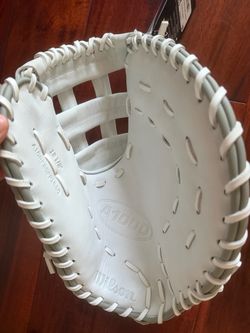 Wilson Fastpitch First Base Mitt