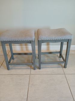 2 Bar Stools