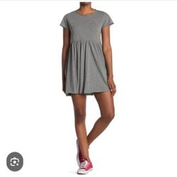 $20 Never Worn 💋🎀ABOUND Short Sleeve T-Shirt DRESS 👗in gray. Size M/L🎀💋