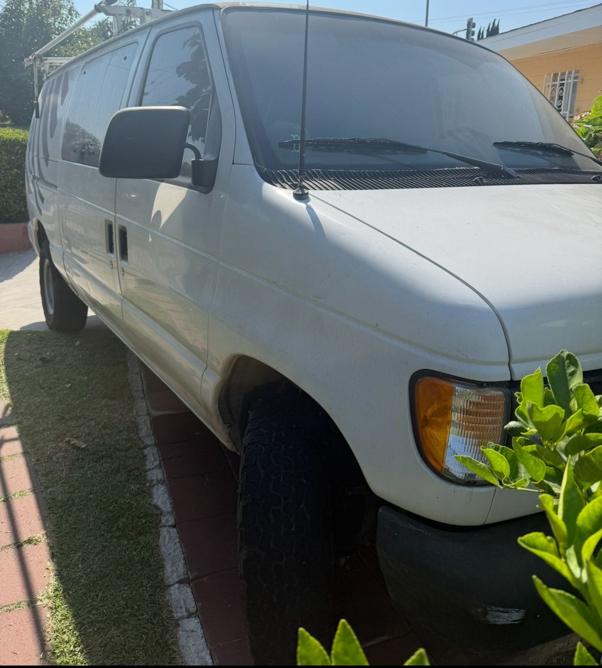 2000 Ford E-250