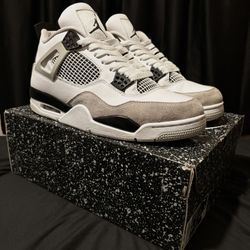 Jordan 4 Retro Military Black 