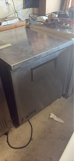 True TUC-27F Under Counter Freezer