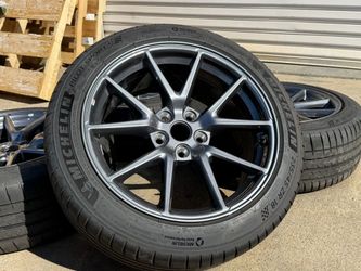FREE DELIVERY 4x 18” OEM 2023 Tesla Model 3 Aero rims 5x4.5 Used Michelin Tires 235/45R18 98%
