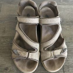 Women’s sandals