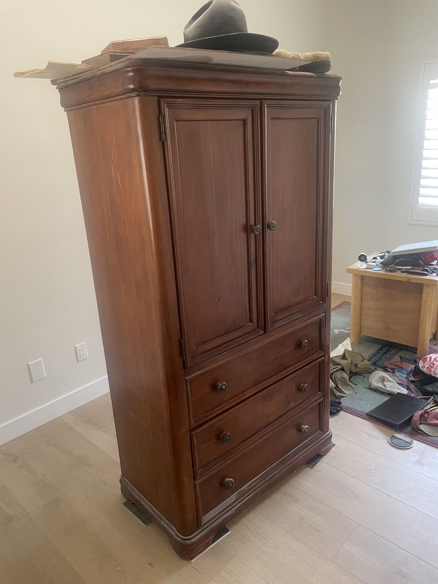 Free Armoire