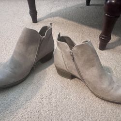 Arizona Women’s Block Heel Bootie