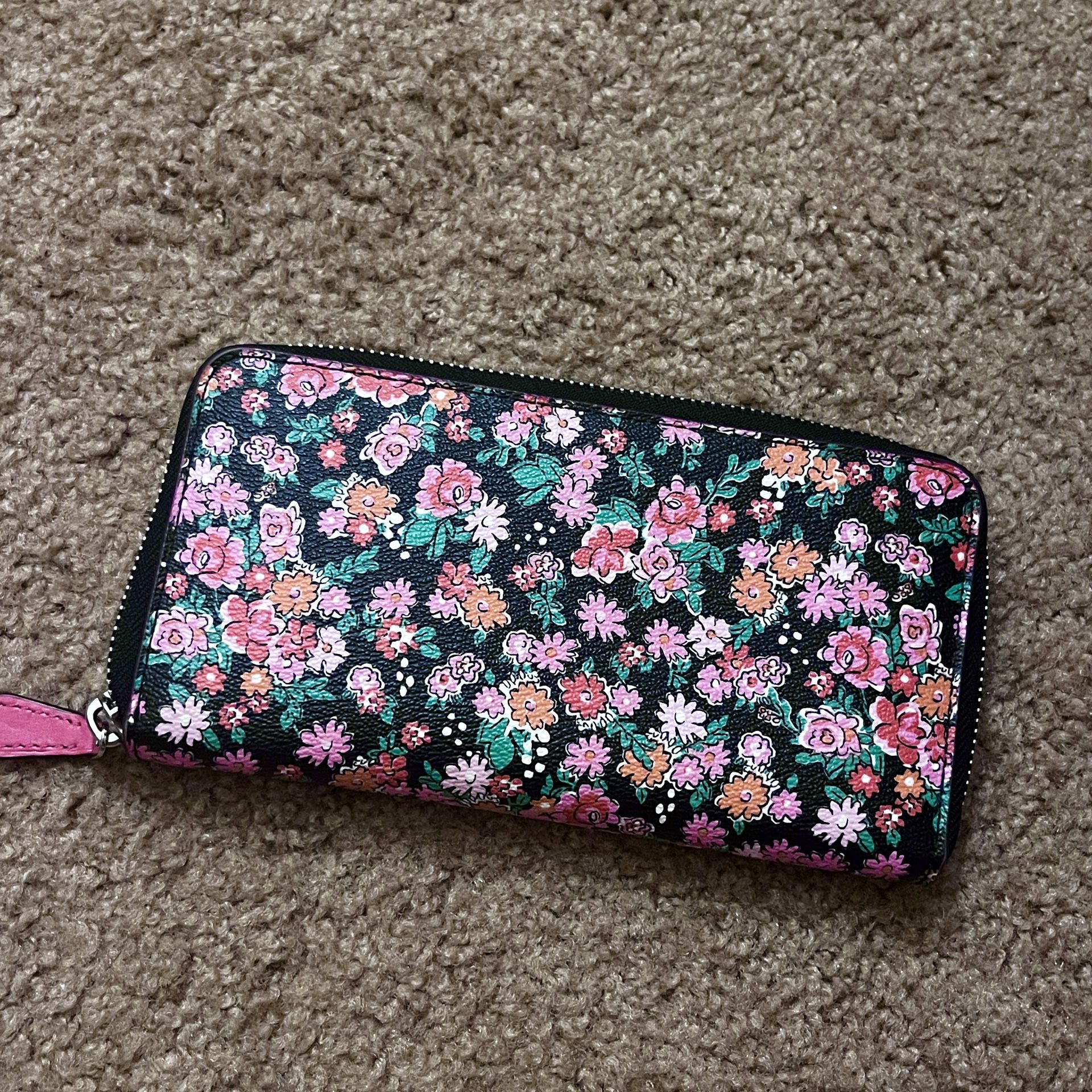 Coach Floral Wallet/Purse for Sale in Chino Hills, CA - OfferUp
