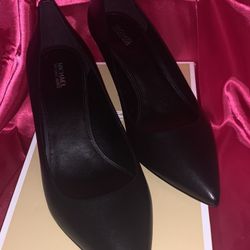 NEW NEW !!! Michael Kors Flex Kitten Pump Size 9 In Black