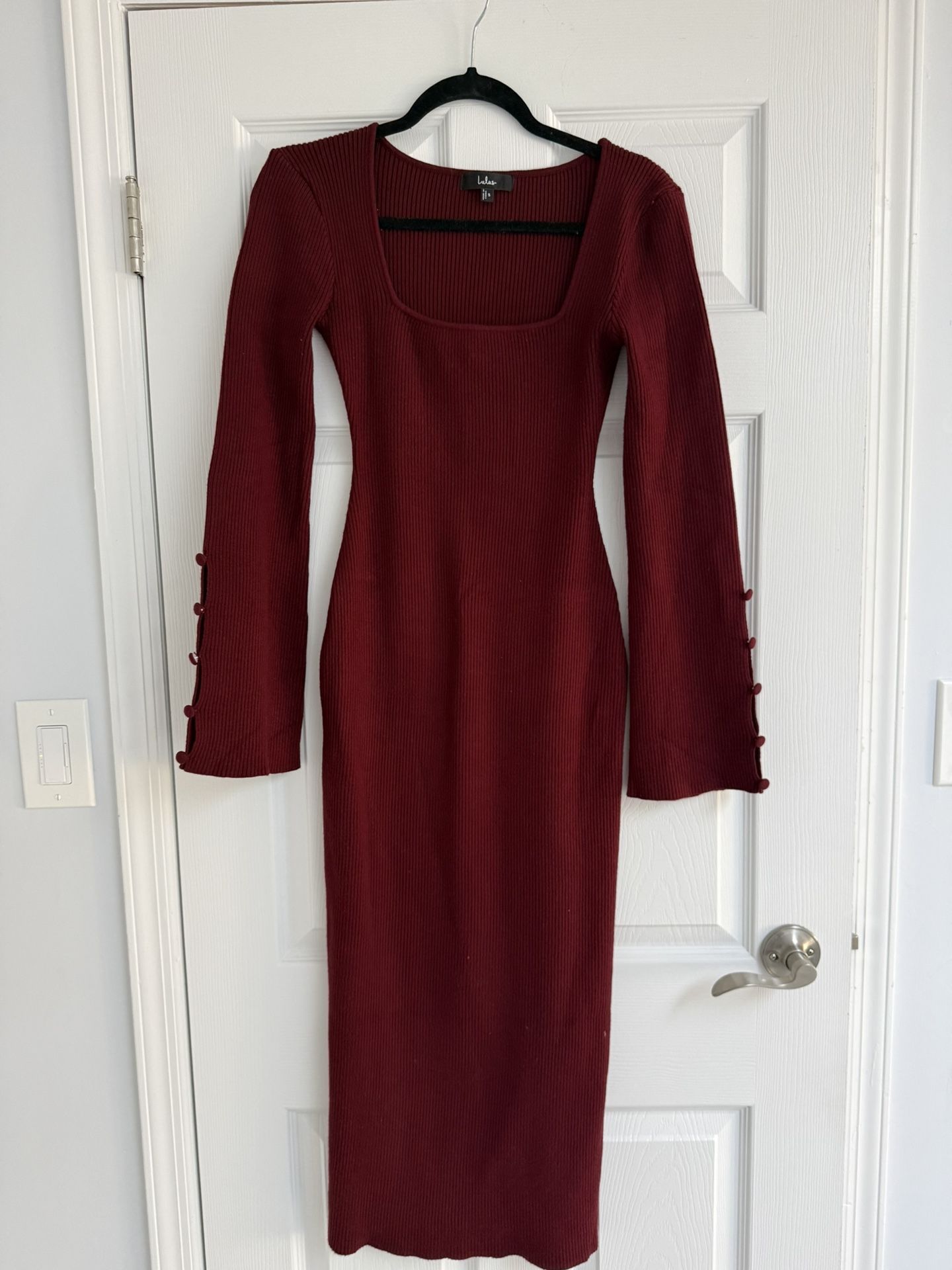 Lulu’s Burgundy Bell Sleeve Knit Dress With Button Detail In Sleeves Size M