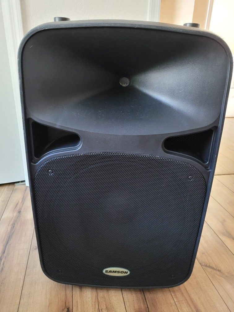 Samson Auro D415 Two-way Active Speaker