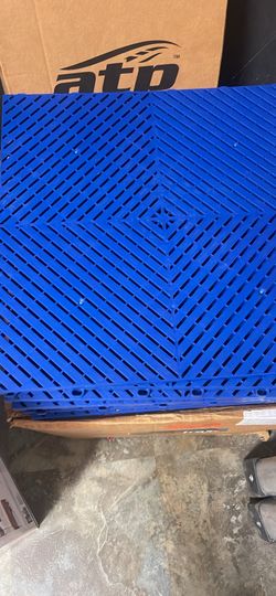 Swisstrax Ribtrax Smooth PRO Interlocking Garage Floor Tiles, 15.75 x 15.75-Inch, Arctic White, 24 Piece Set