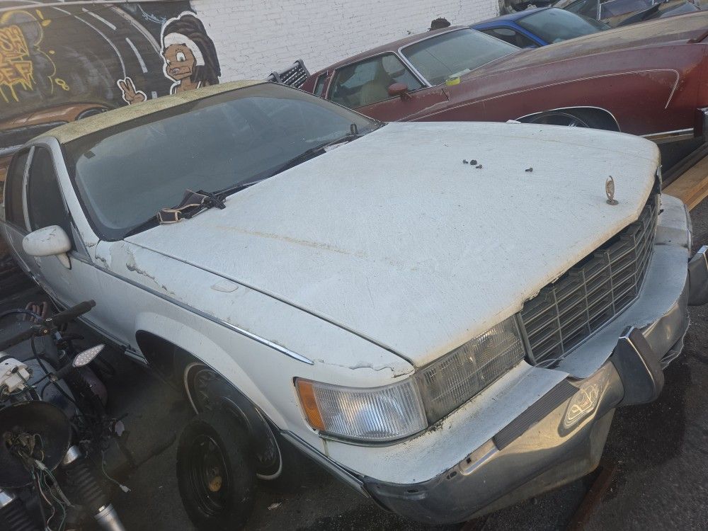 1993 CADILLAC FLEETWOOD BROUGHAM FOR PARTS