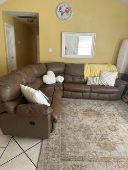 Brown Reclining Sectional Sofa – Comfortable & Functional