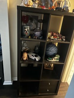 Decorative bookshelf with drawers