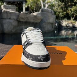 Selling a pair of Louis Vuitton Trainer sneakers in a clean white & black colorway. 