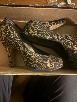 Vintage Baroque Pumps
