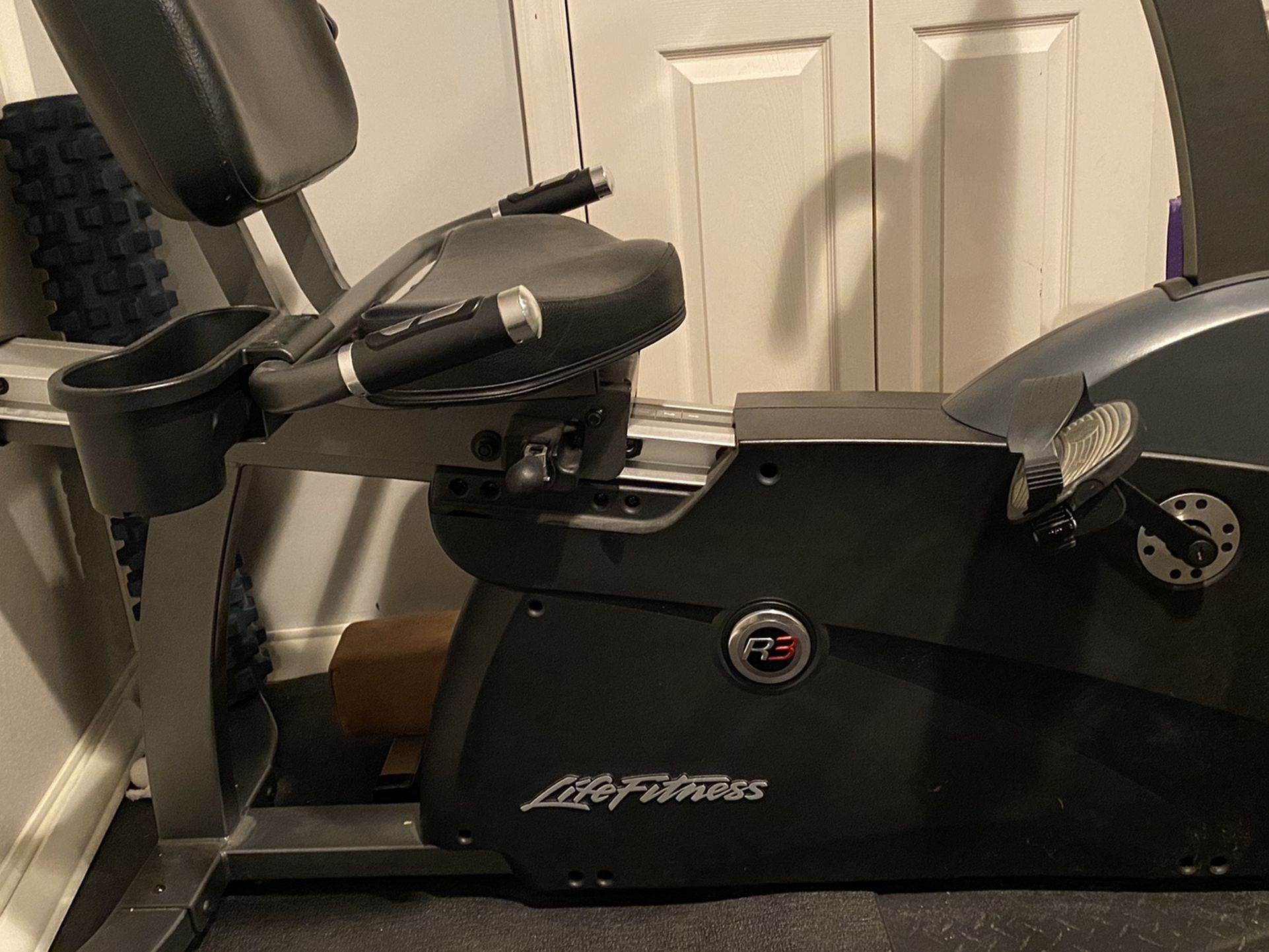 Life Fitness R3 Recumbent Bike Perfect Condition!