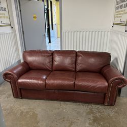 Leather Sofa W/ Pull Out Bed. 
