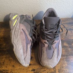 Adidas Yeezy 700 Mauve (Size 11 men)
