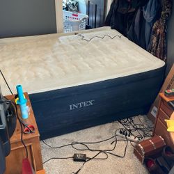 Air Mattress Queen Sized 