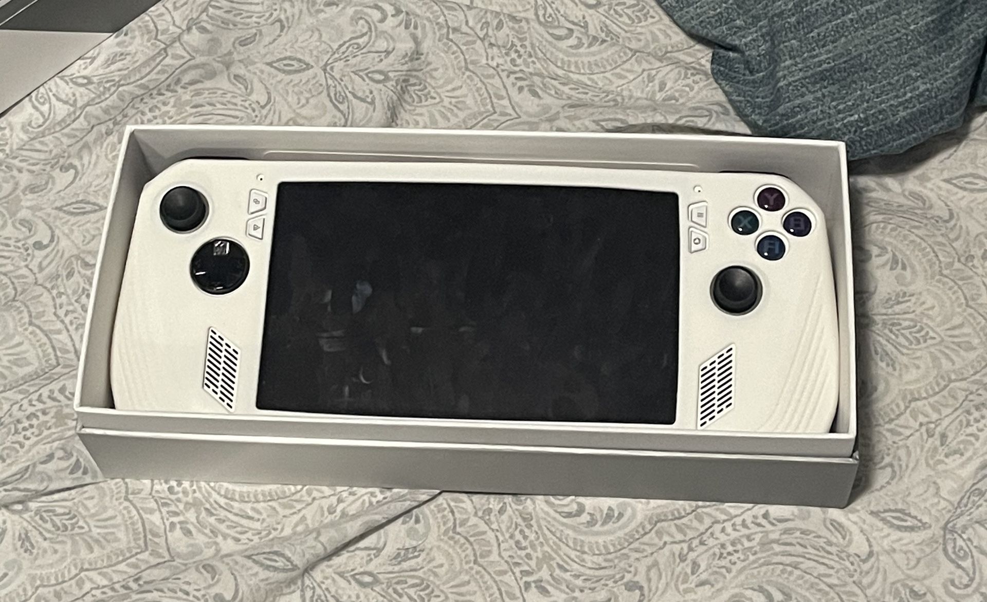 Rog ally 120Hz AMD Ryzen Z1 512GB