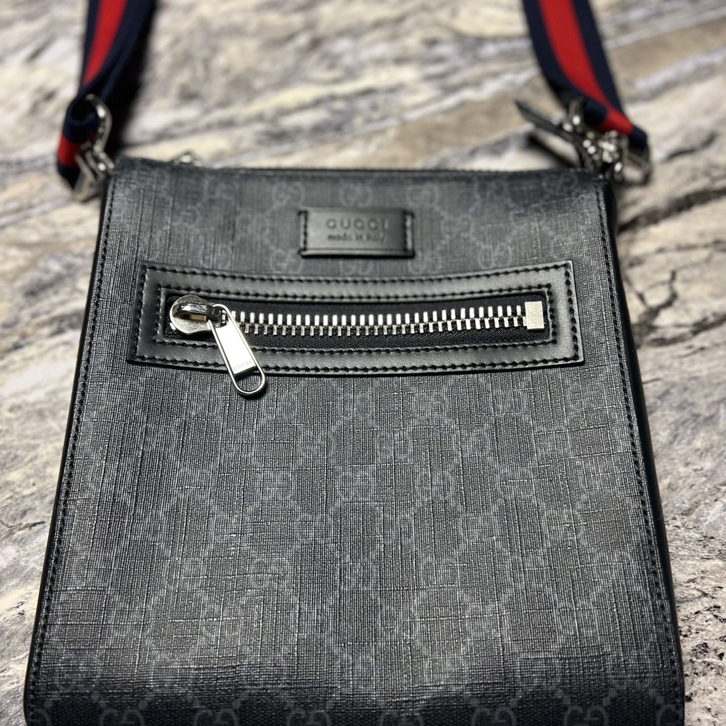 Gucci GG Supreme Black Small Messenger Bag - Check 