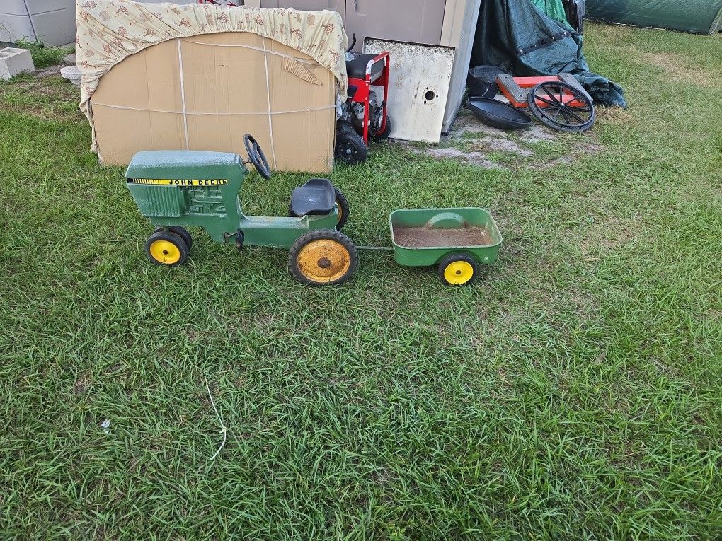John Deer #520 Tractor And Tow Wagon