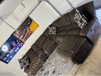 * Like New * Ashley furniture 6pc Modular electric recliner sectional sofa ( Free Delivery )