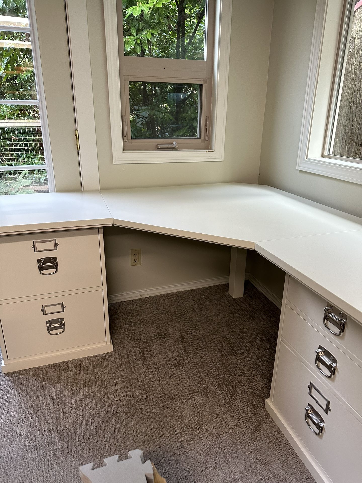 Pottery Barn Bedford Corner Desk for Sale in Seattle, WA OfferUp