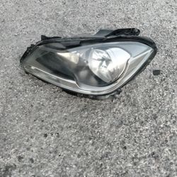 2011-2014 Mercedes C250/300 Headlight With Light Bulbs And Accessories OEM.