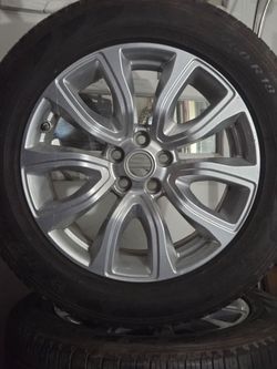 235/60/18 set of 4 aluminum  landrover wheels  pireli tires
