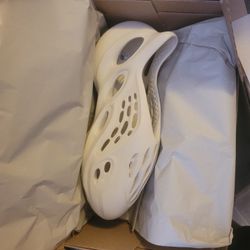 Yeezy Foam Rnnr