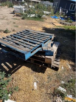 FREE 30–50 Wood Pallets – Must Take ALL Before Monday