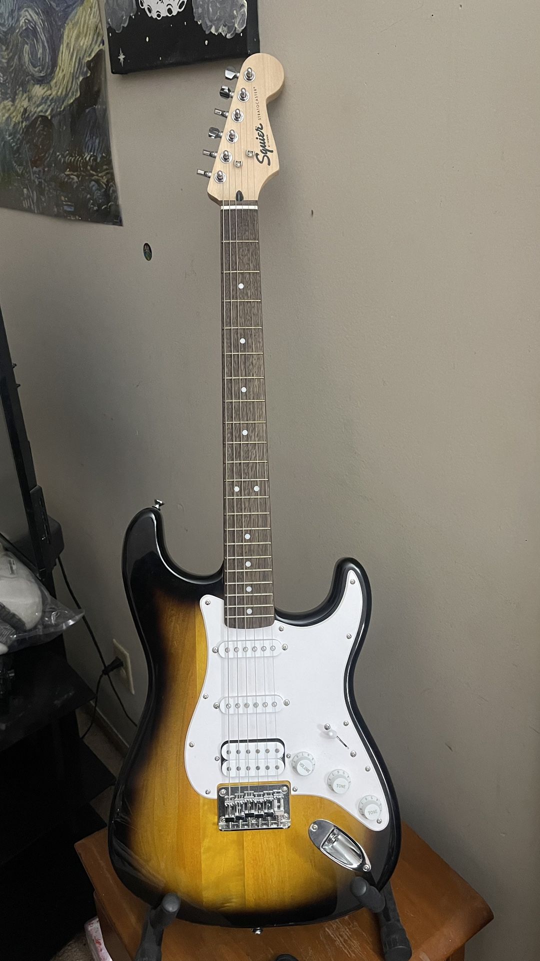 Squier Stratocaster Bullet Strat HSS HT Guitar Brown Sunburst With Amplifier