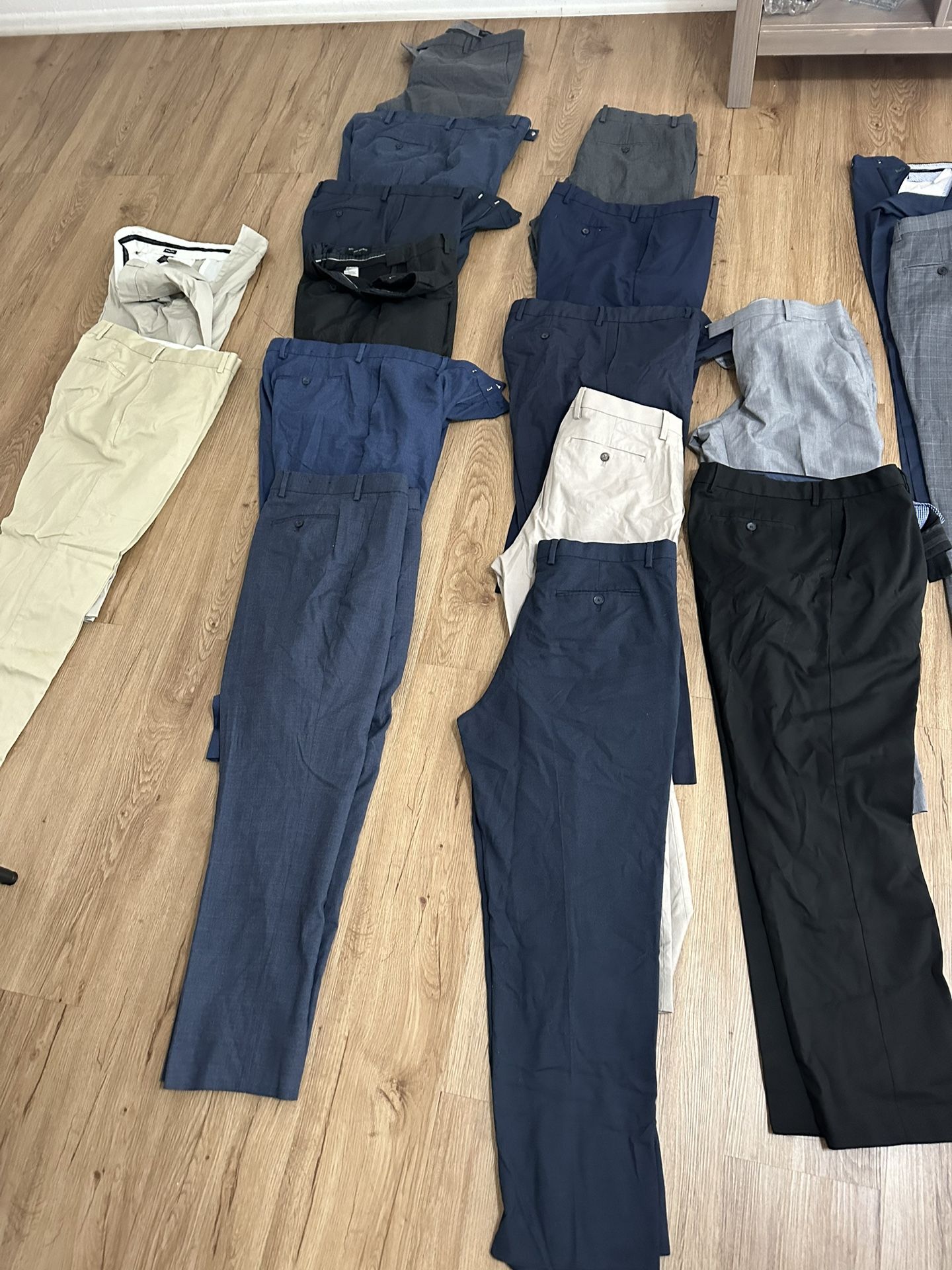 ON SALE! 19 MEN PANS! MAKE YOUR OFFER - FLEXIBLE IN PRICE Banana Republic, Tommy H, Express Used Like New ,2 Bananas Republic New Has To Go