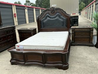 Queen bedroom set $$$