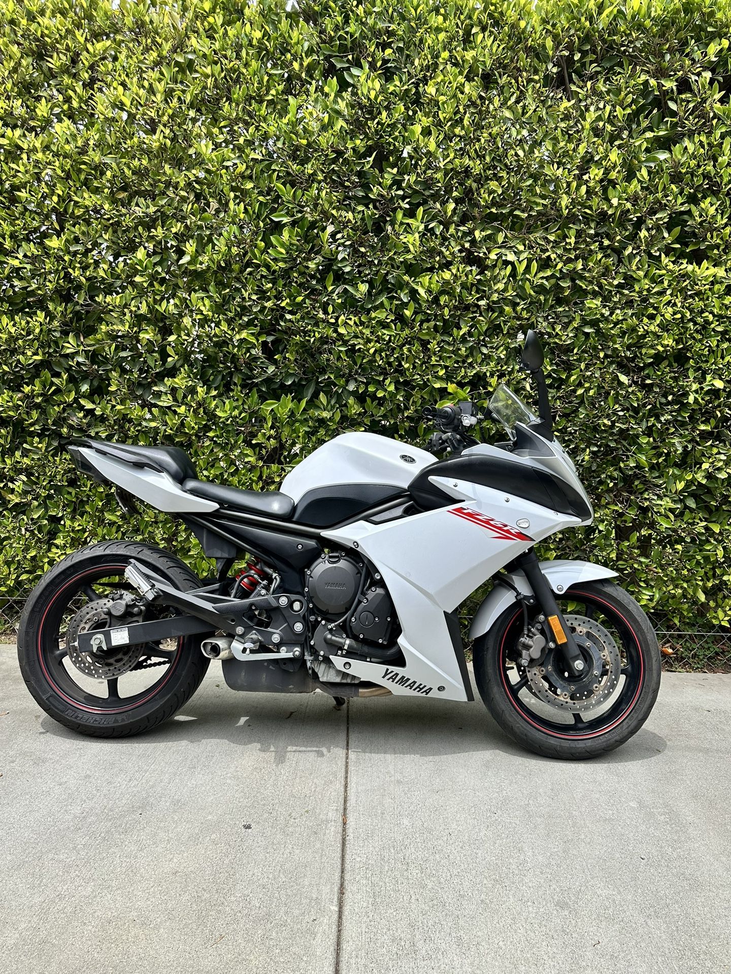 Yamaha FZ6R