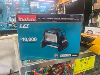 MAKITA 10,000 LUMENS LIGHT
