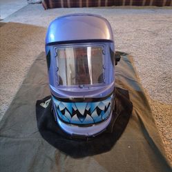 Welding helmet