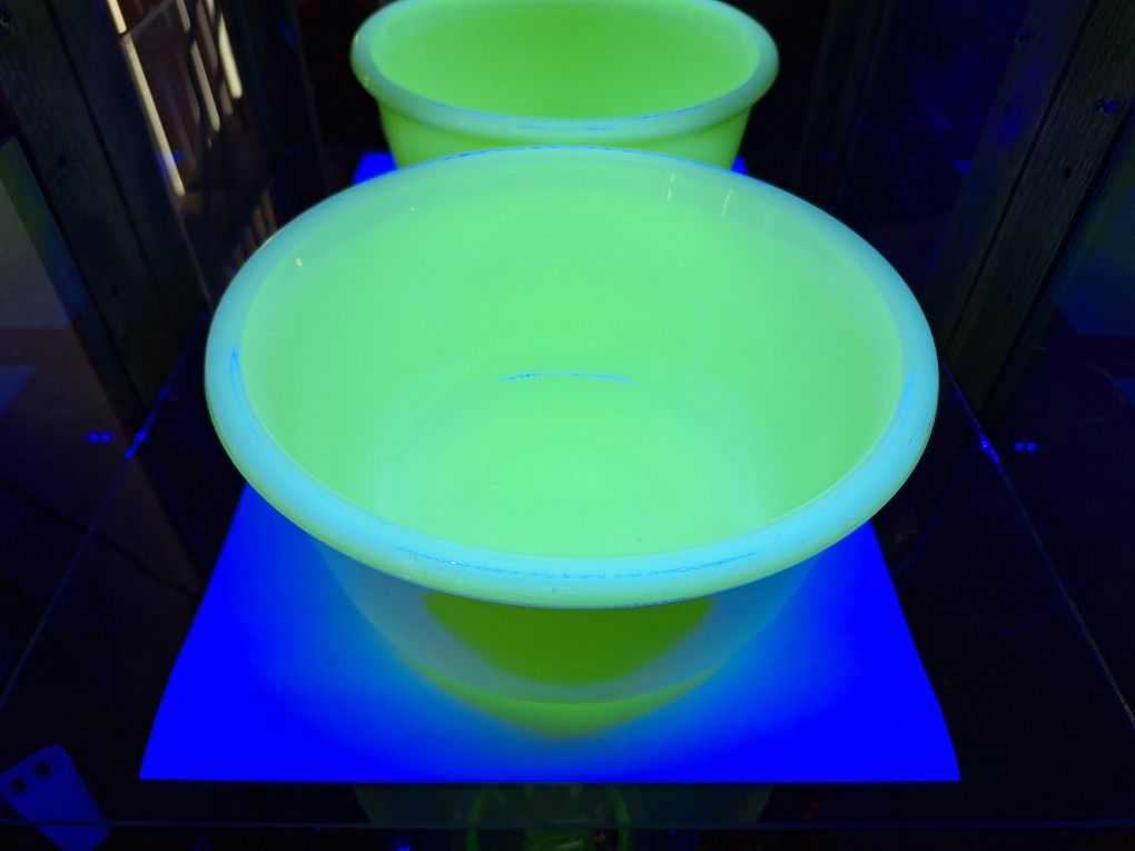 Hamilton Beach Custard Glass Mixing Bowl