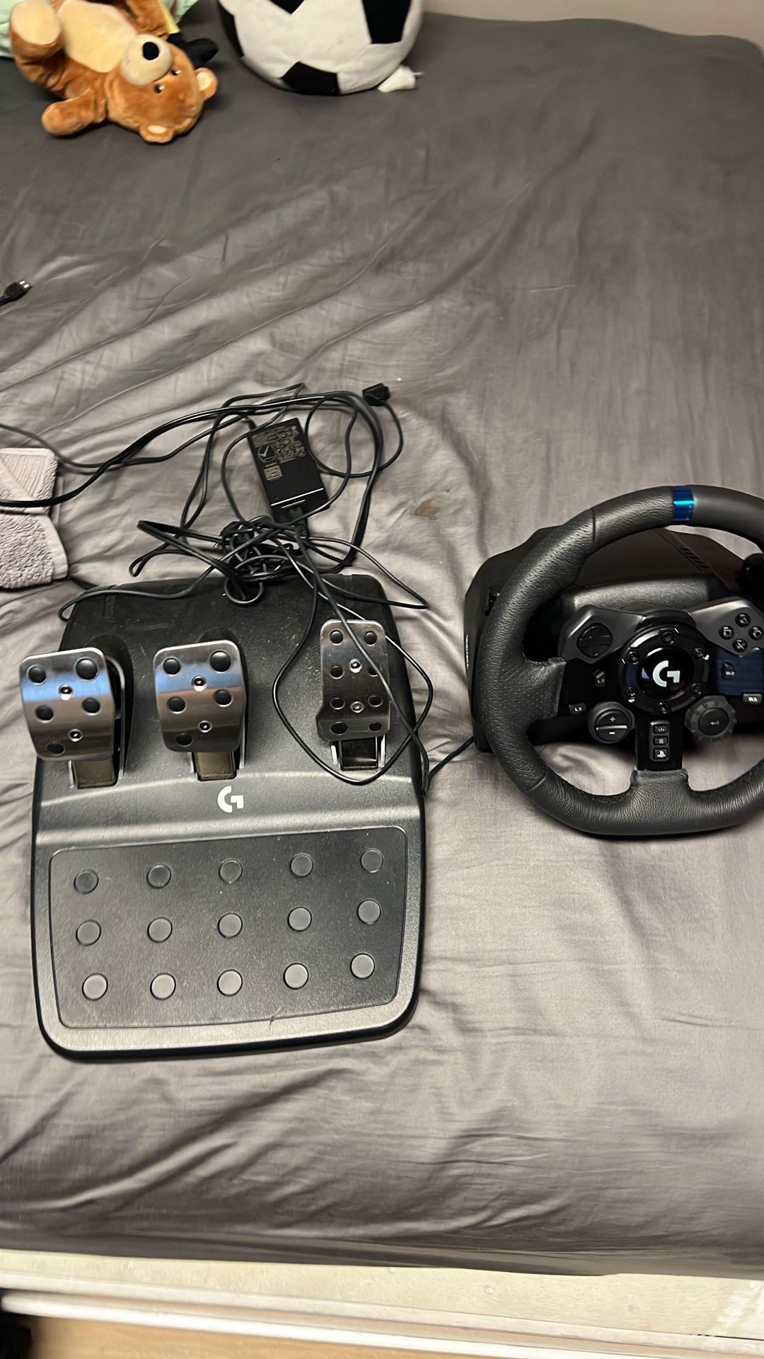 Logitech G923 Trueforce Sim Racing Wheel 