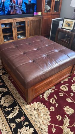 Square shaped ottoman