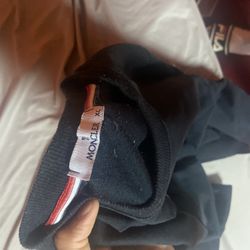 moncler sweatshirt size meduim