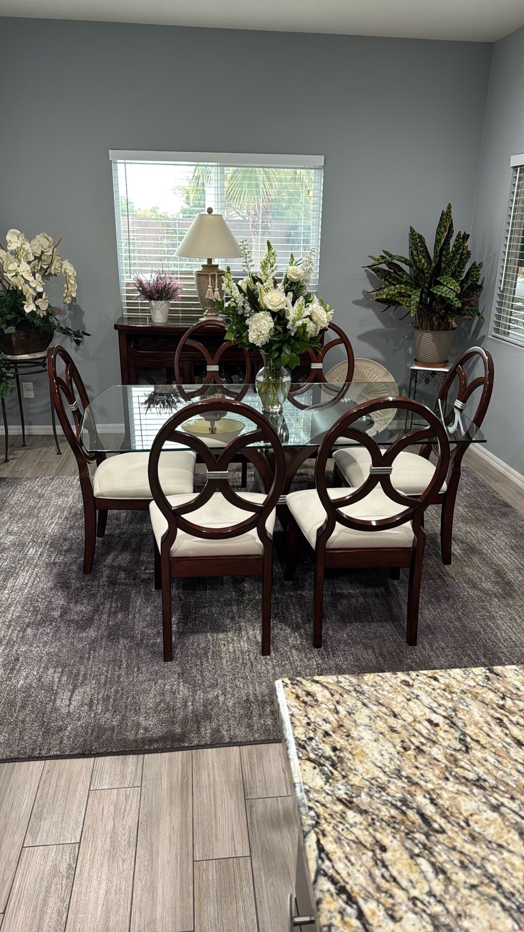 Dining Table And China Hutch Console (NEW) 500$